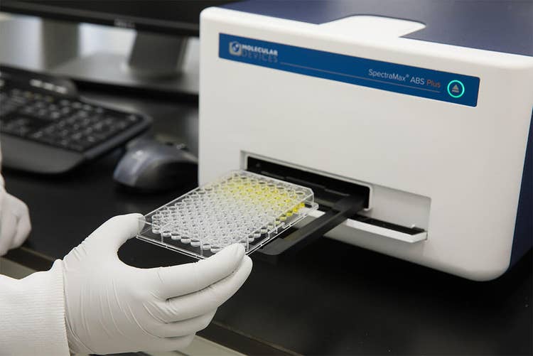 SpectraMax ABS Plus avec microplaques à 96 puits